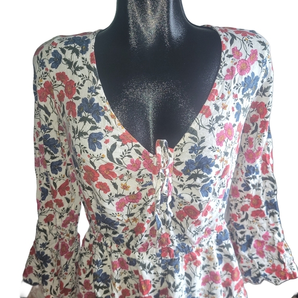 American eagle blue & red floral print Bell Sleeve short romper L - Picture 2 of 7